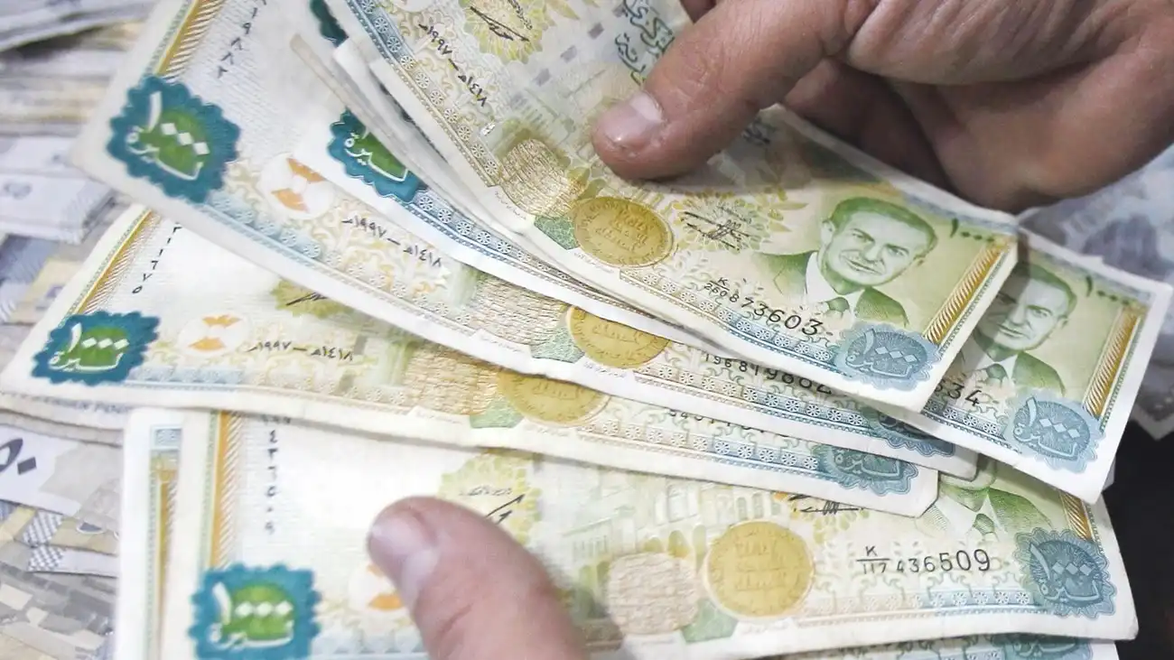 سعر الدولار مقابل الليرة السورية